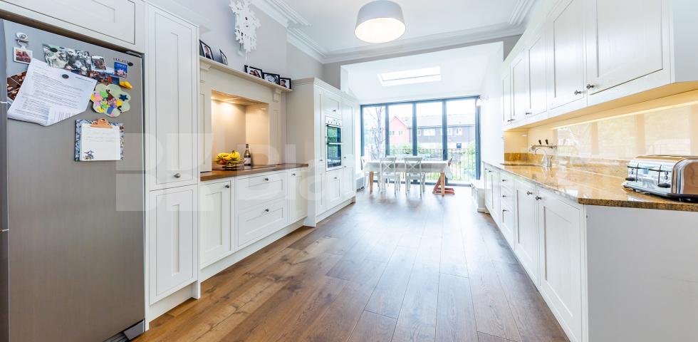 Stunning family home over 4 floors refurbished to a high standard. Hartham Road, Caledonian Road